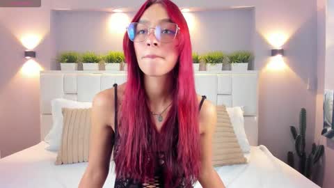 L U N N A online show from 12-16-25, 04:39