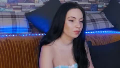 LunnaGray online show from 12-15-25, 06:17