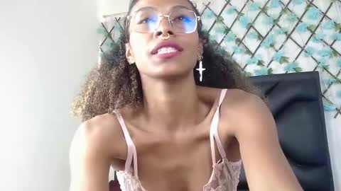 Lunna online show from 10-11-25, 07:01