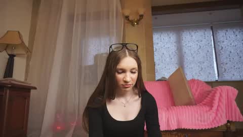 Snapshot of lunnraiz chatting on 04-25-26, 03:20 Luna online show from 04-25-26, 03:20