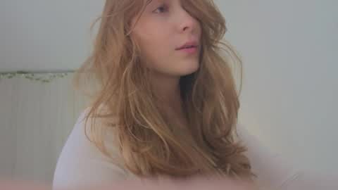 Snapshot of lunoria chatting on 05-31-26, 11:17 lunoria online show from 05-31-26, 11:17