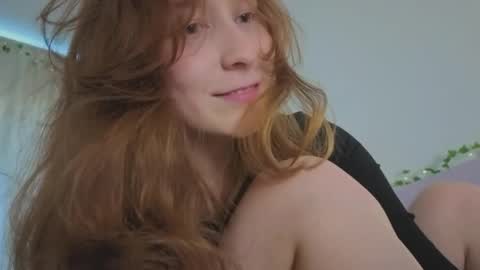 Snapshot of lunoria chatting on 06-03-26, 04:48 lunoria online show from 06-03-26, 04:48
