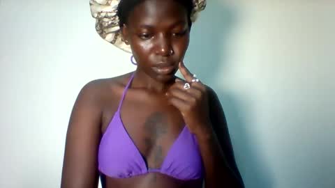 Snapshot of luo_queen chatting on 04-15-26, 02:51 luo_queen online show from 04-15-26, 02:51