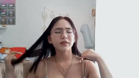 Snapshot of lupefaulker chatting on 07-16-26, 01:06 Roxie online show from 07-16-26, 01:06