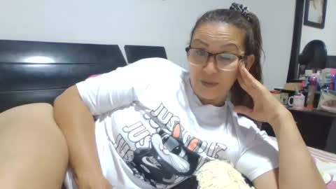 Lupita online show from 11-29-25, 02:58