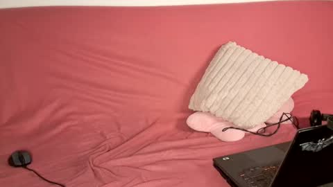 Snapshot of luros_modasy chatting on 02-20-25, 08:36 Luros Modasy online show from 02-20-25, 08:36