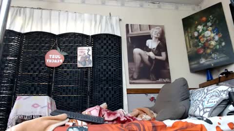 .Clarissa. Follow me on Instagram   miss buns  online show from 09-08-25, 11:59