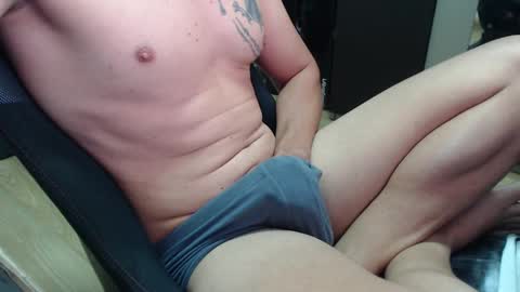 Snapshot of lushboy90 chatting on 02-10-25, 04:19 lushboy90 online show from 02-10-25, 04:19