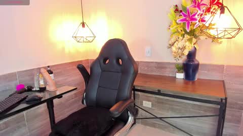 Snapshot of lussiewillow chatting on 09-29-25, 11:59 Lussie online show from 09-29-25, 11:59