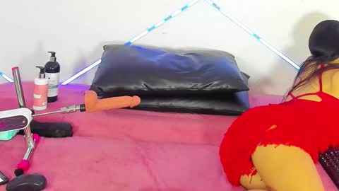 Snapshot of lussiewillow chatting on 10-26-25, 03:34 Lussie online show from 10-26-25, 03:34