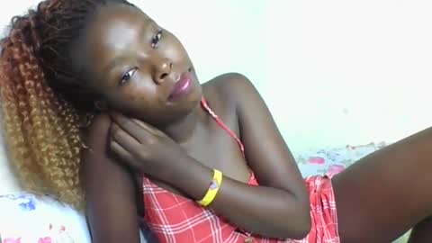 Snapshot of lustrousnerd chatting on 03-12-25, 01:58 Noreh online show from 03-12-25, 01:58