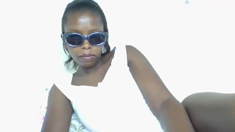 Snapshot of lustrousnerd chatting on 09-09-25, 03:50 Noreh online show from 09-09-25, 03:50