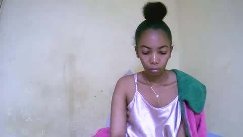 lutchia online show from 09-18-25, 01:02