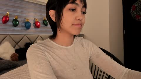 Lu online show from 12-24-24, 03:37