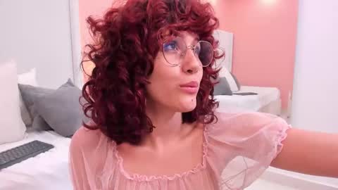 Snapshot of luucy_rose chatting on 10-31-25, 06:47 Lucy Rose online show from 10-31-25, 06:47
