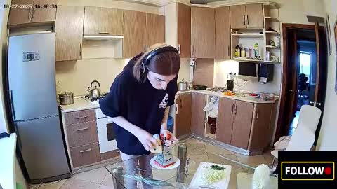 luuvteam online show from 10-27-25, 01:48