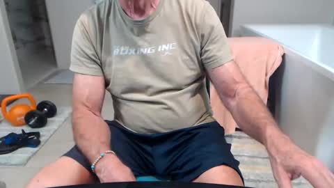 Snapshot of luv_missle chatting on 03-21-26, 04:06 luv_missle online show from 03-21-26, 04:06