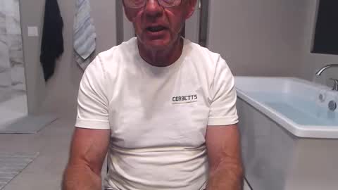Snapshot of luv_missle chatting on 04-25-26, 06:38 luv_missle online show from 04-25-26, 06:38