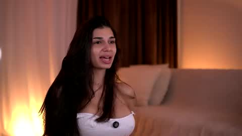 Snapshot of luvcaprice chatting on 06-12-26, 11:53 Caprice online show from 06-12-26, 11:53