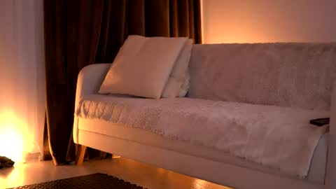 Snapshot of luvcaprice chatting on 06-24-26, 01:10 Caprice online show from 06-24-26, 01:10
