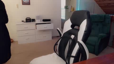 Britney online show from 09-08-25, 06:40