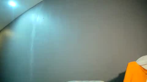 Snapshot of luvu4everxxx chatting on 07-12-26, 02:46 Bee Bee online show from 07-12-26, 02:46