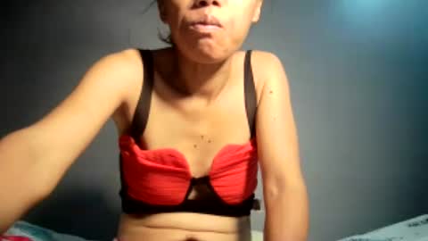 Snapshot of luvu4everxxx chatting on 07-17-26, 06:46 Bee Bee online show from 07-17-26, 06:46