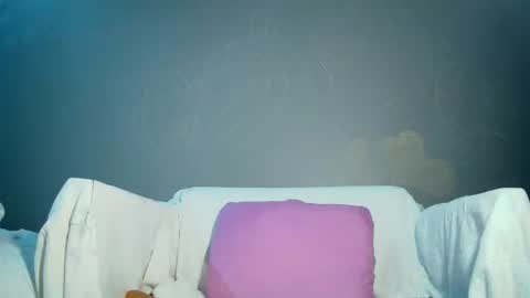Snapshot of luvu4everxxx chatting on 07-27-26, 05:03 Bee Bee online show from 07-27-26, 05:03