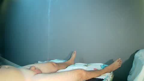 Snapshot of luvu4everxxx chatting on 07-31-26, 02:44 Bee Bee online show from 07-31-26, 02:44