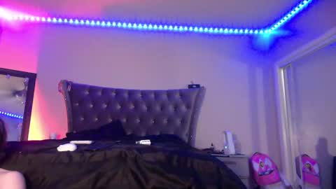 Snapshot of luvvlee chatting on 09-19-25, 11:55 luvvlee online show from 09-19-25, 11:55