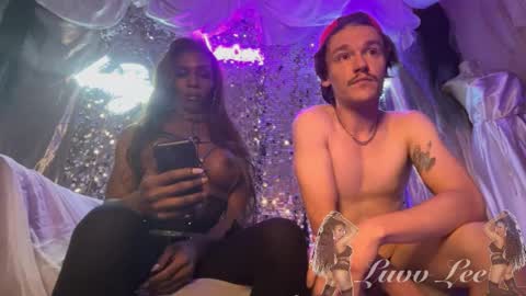 Snapshot of luvvlee chatting on 09-22-25, 04:14 luvvlee online show from 09-22-25, 04:14