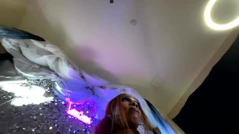 Snapshot of luvvlee chatting on 10-03-25, 08:22 luvvlee online show from 10-03-25, 08:22