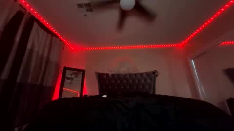 Snapshot of luvvlee chatting on 10-18-25, 08:59 luvvlee online show from 10-18-25, 08:59