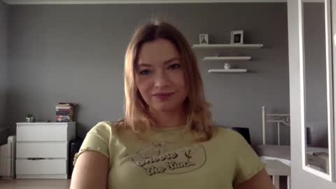 Millie online show from 10-10-25, 01:54