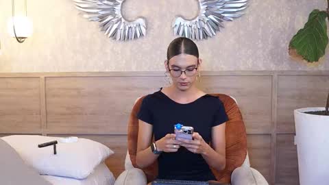 Snapshot of luxa_velvett chatting on 03-04-26, 12:33 Luxa online show from 03-04-26, 12:33