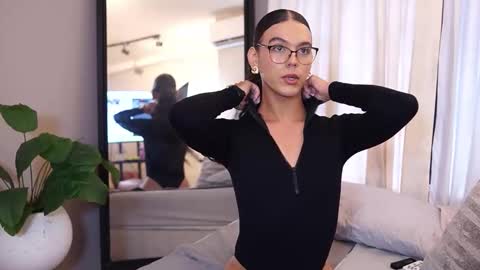 Snapshot of luxa_velvett chatting on 04-07-26, 12:49 Luxa online show from 04-07-26, 12:49