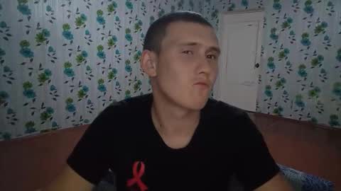 Snapshot of luxeboy_ chatting on 09-10-25, 06:19 Mike online show from 09-10-25, 06:19