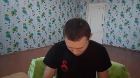 Snapshot of luxeboy_ chatting on 09-25-25, 09:02 Mike online show from 09-25-25, 09:02