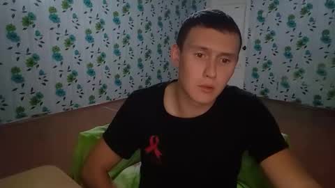 Snapshot of luxeboy_ chatting on 09-26-25, 09:19 Mike online show from 09-26-25, 09:19