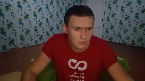 Snapshot of luxeboy_ chatting on 10-04-25, 06:50 Mike online show from 10-04-25, 06:50