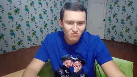 Snapshot of luxeboy_ chatting on 10-23-25, 05:44 Mike online show from 10-23-25, 05:44