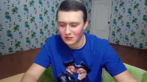 Snapshot of luxeboy_ chatting on 11-03-25, 05:03 Mike online show from 11-03-25, 05:03