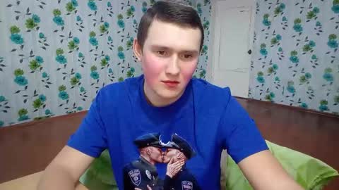 Snapshot of luxeboy_ chatting on 11-04-25, 06:45 Mike online show from 11-04-25, 06:45