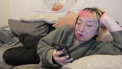 Snapshot of luxgray chatting on 12-03-24, 12:35 LuxGray online show from 12-03-24, 12:35