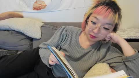 Snapshot of luxgray chatting on 12-15-24, 04:51 LuxGray online show from 12-15-24, 04:51