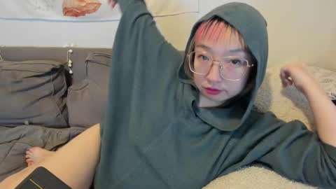 Snapshot of luxgray chatting on 12-21-24, 02:19 LuxGray online show from 12-21-24, 02:19