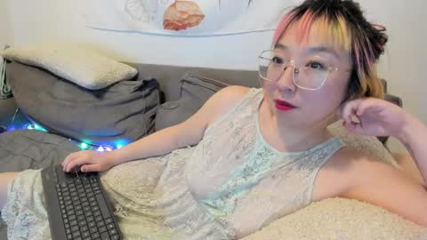 Snapshot of luxgray chatting on 12-25-24, 06:20 LuxGray online show from 12-25-24, 06:20