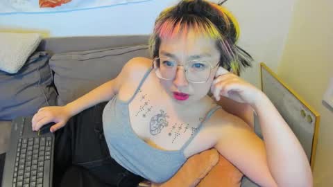 Snapshot of luxgray chatting on 12-31-24, 02:51 LuxGray online show from 12-31-24, 02:51