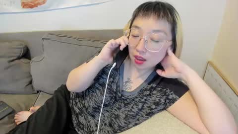 Snapshot of luxgray chatting on 03-12-25, 02:30 LuxGray online show from 03-12-25, 02:30