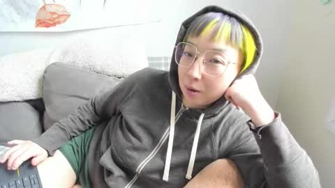 Snapshot of luxgray chatting on 02-15-26, 06:48 LuxGray online show from 02-15-26, 06:48